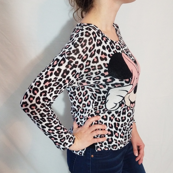 Beautiful Minnie Mouse sweater!! - Picture 4 of 8